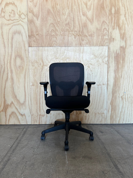 Ergonomic Task Chair on Cofemu Base
