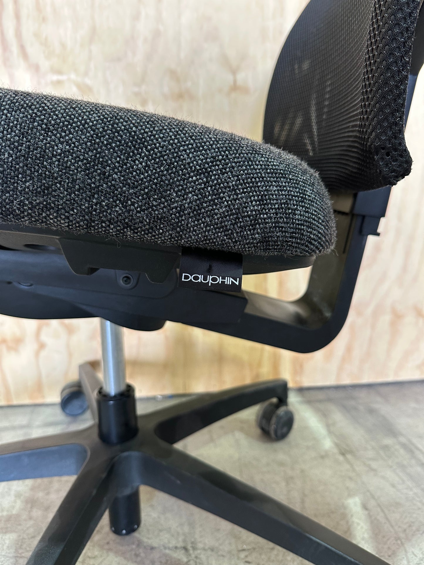 Indeed Task chair by Dauphin with Mesh Back