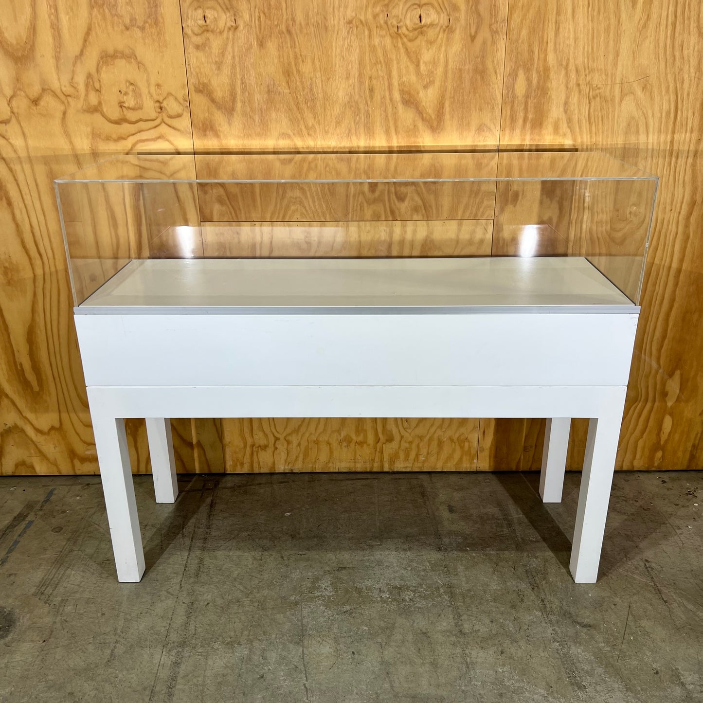 White Display Cabinet with Perspex Case and Two Shelf Options