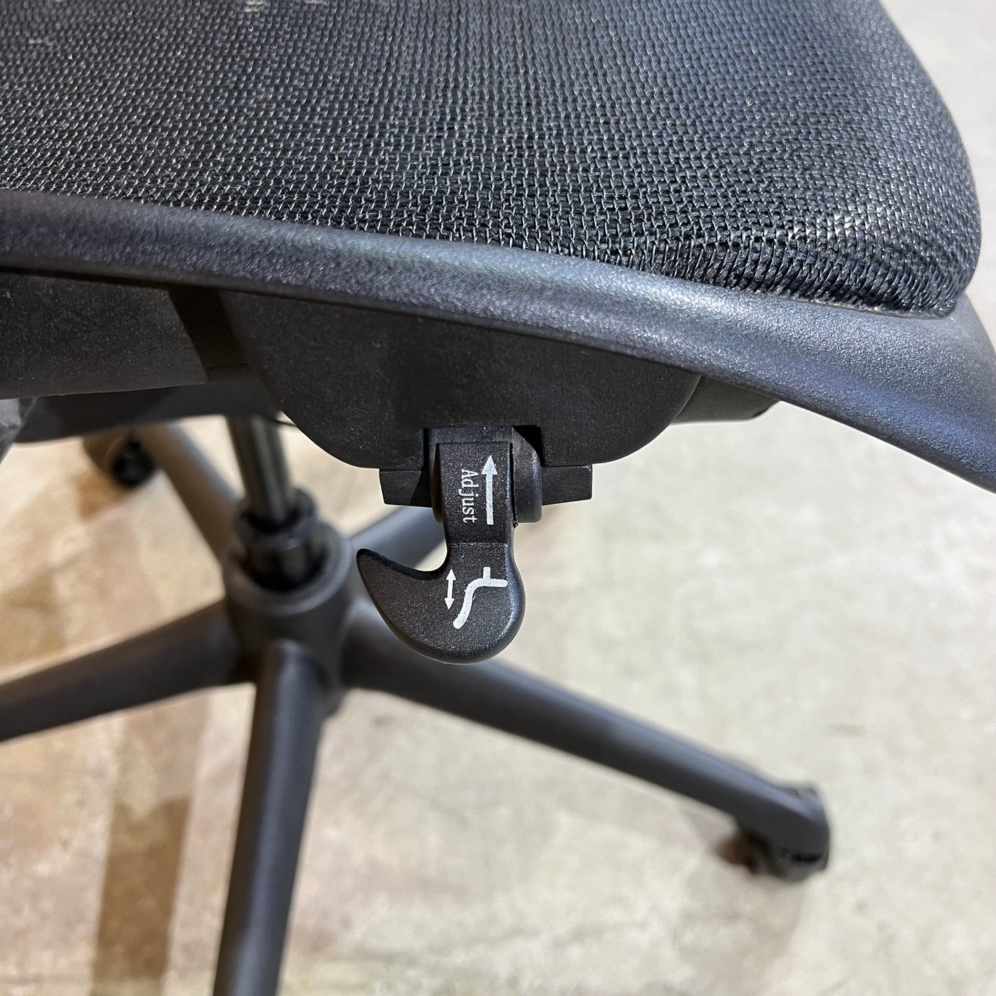 Ergonomic Mesh Task Chair with Headrest