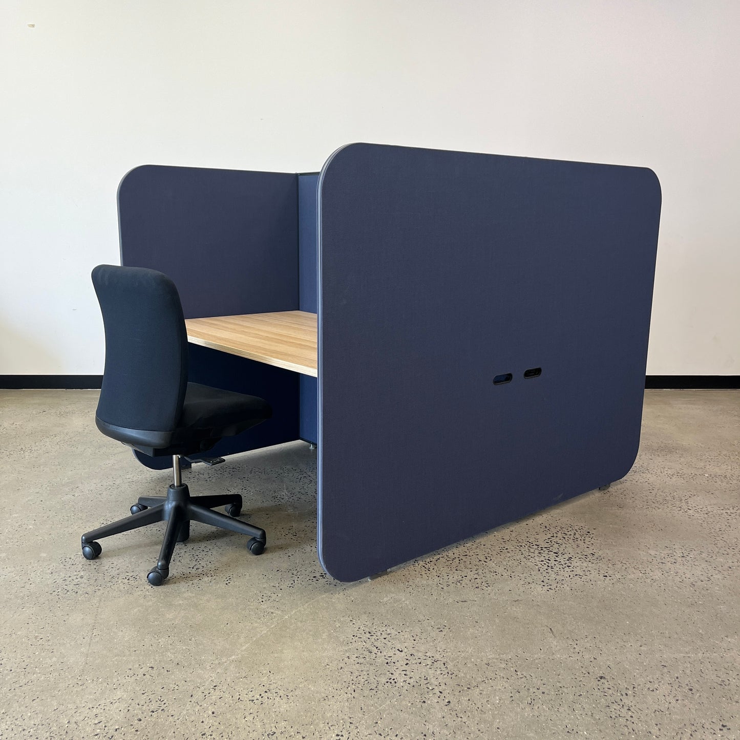 Zenith PRECINCT POD double sided in Blue with Wooden Laminate Desktop