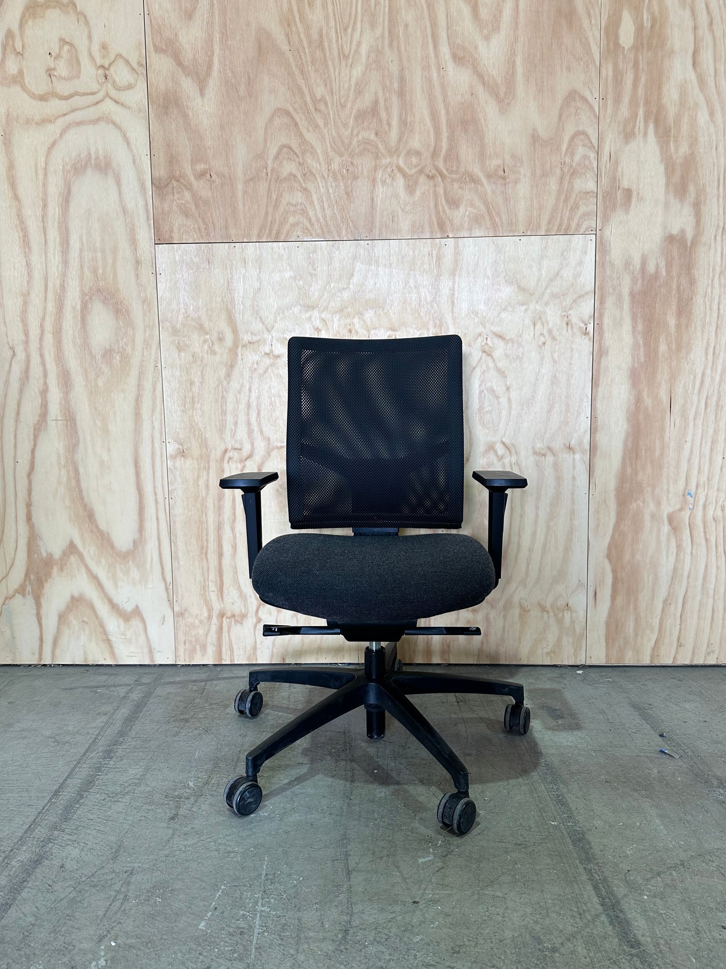 Indeed Task chair by Dauphin with Mesh Back