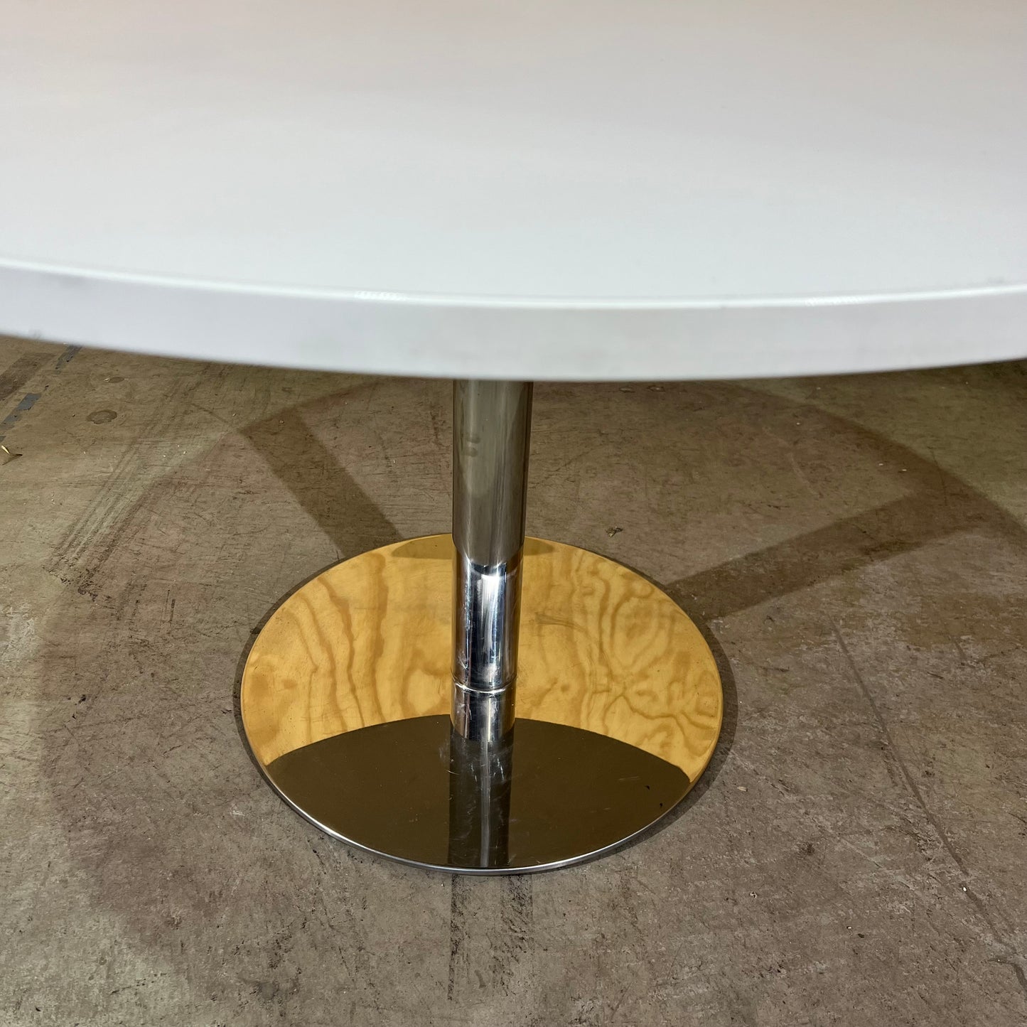 Classic White Round Table on Chrome Base