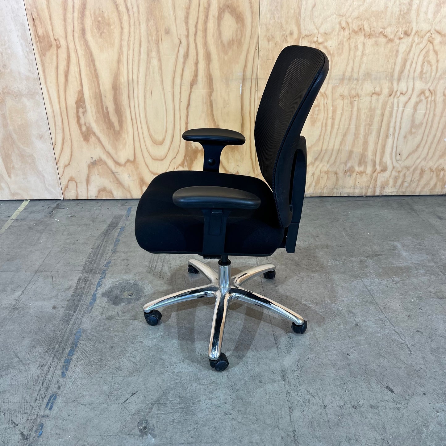 Professional Ergonomic Mesh Chair in Black