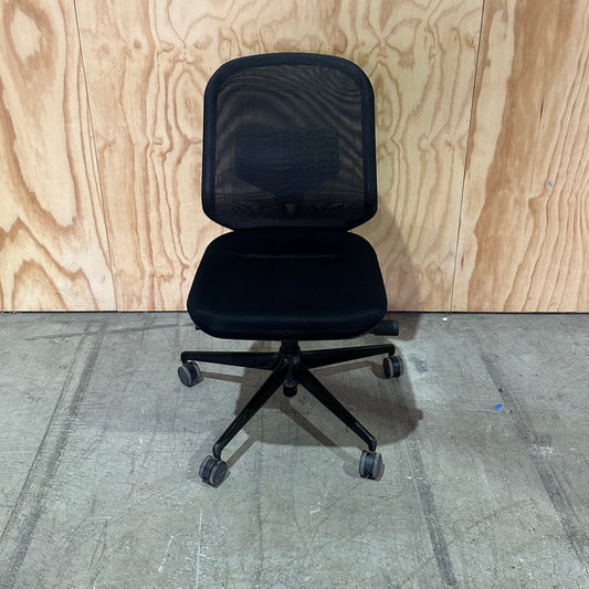 Vitra Medapal Swivel Chair in Black