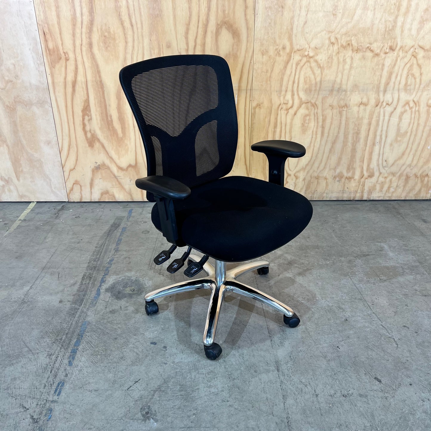 Professional Ergonomic Mesh Chair in Black