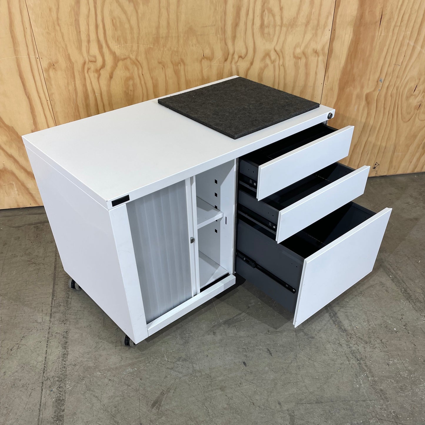 BULK BUY: Schiavello Cache Tambour with Felt Pad