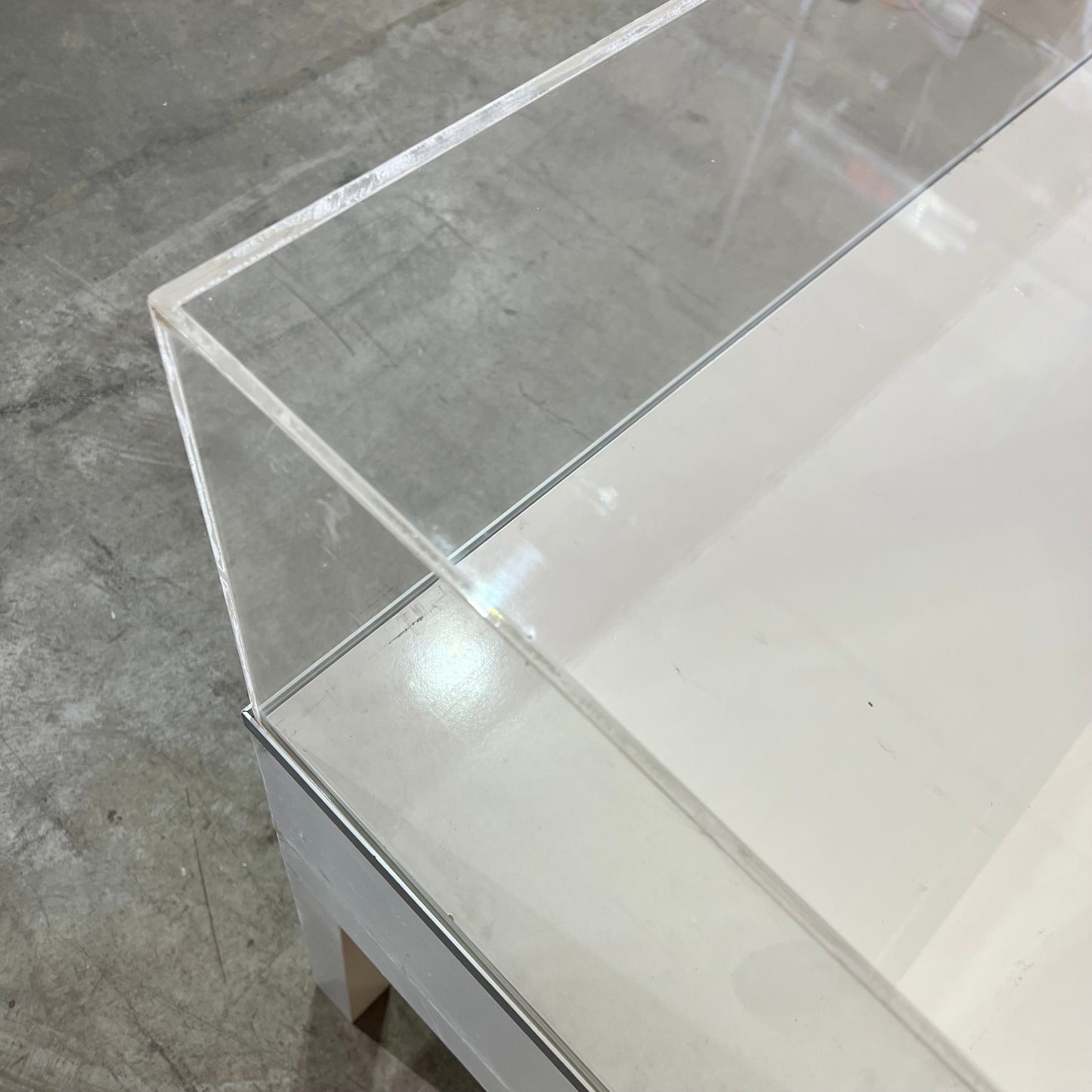 White Display Cabinet with Perspex Case and Two Shelf Options