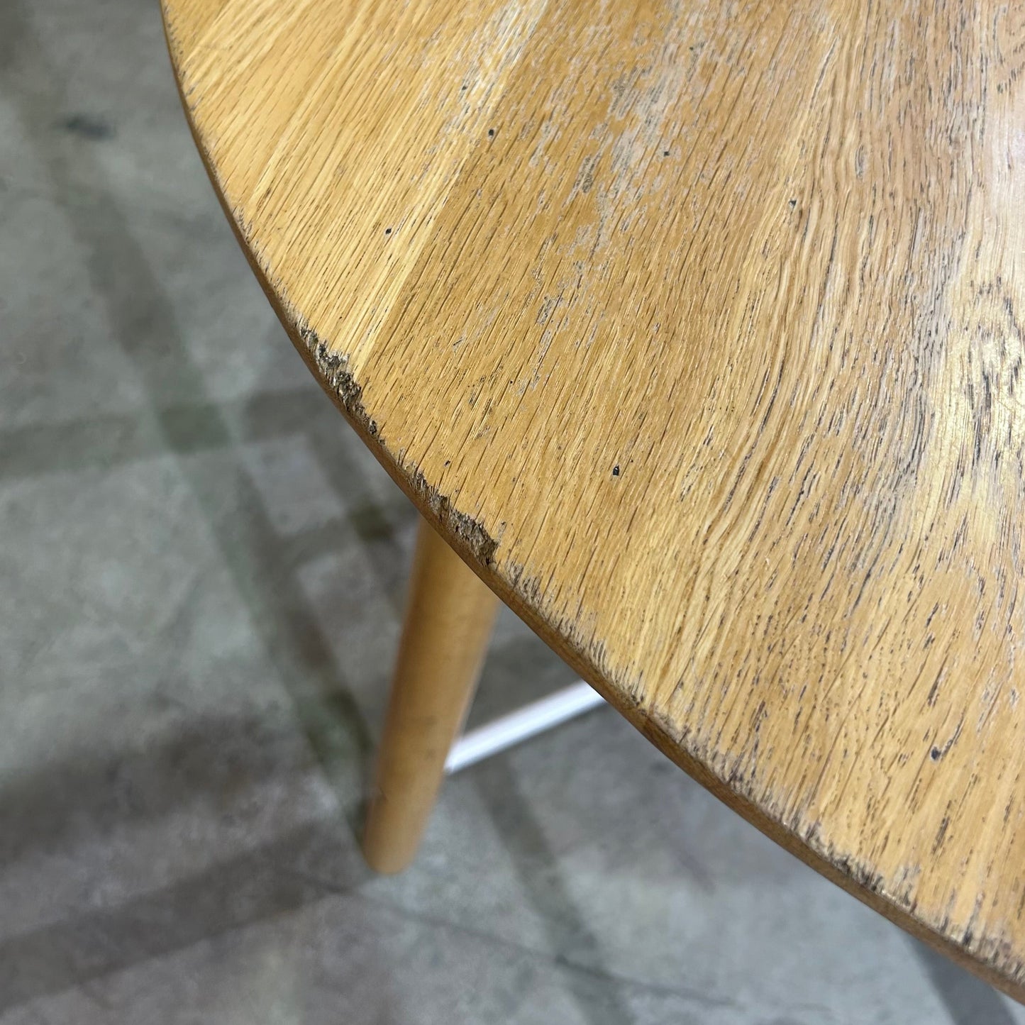 Round Timber Table with White Cross Base (Pine Finish)