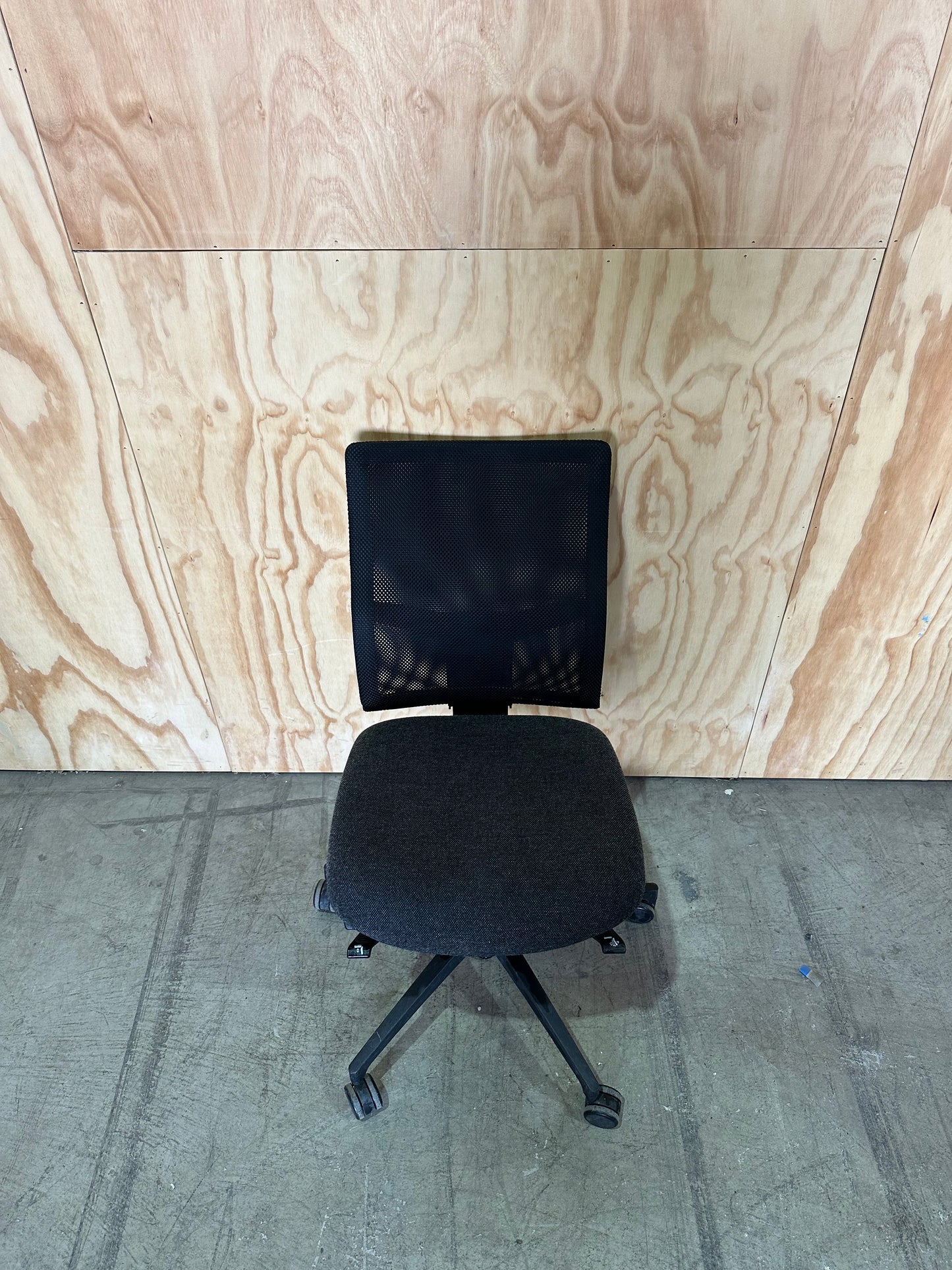 Indeed Task chair by Dauphin with Mesh Back