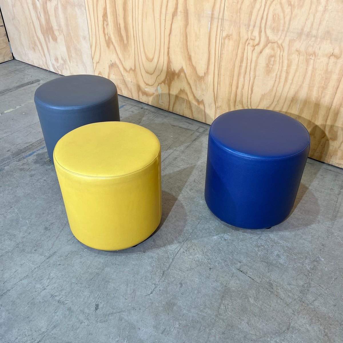 Round Vinyl Upholstered Stool/Ottoman