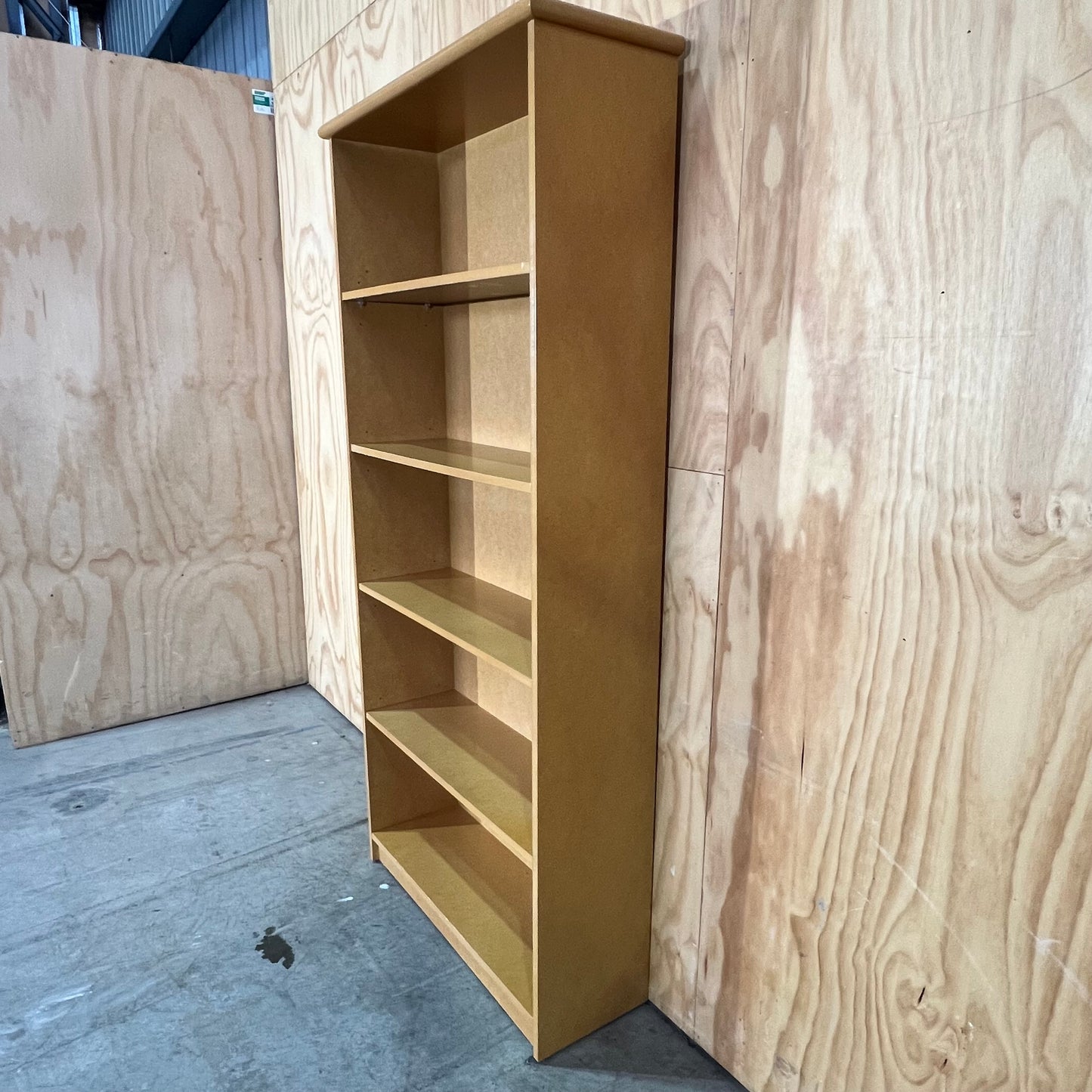 Tall bookshelf with 4 adjustable shelves