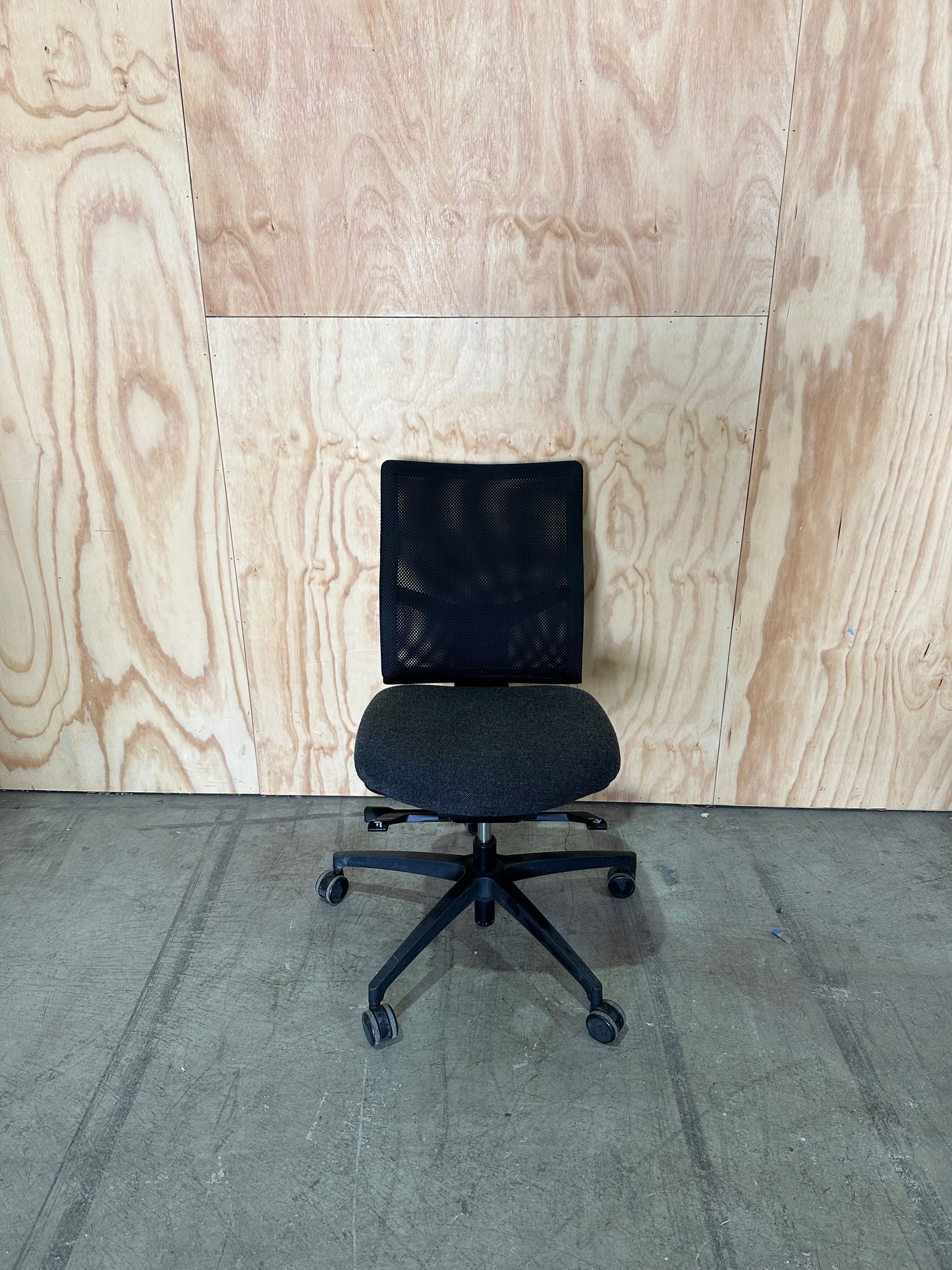 Indeed Task chair by Dauphin with Mesh Back
