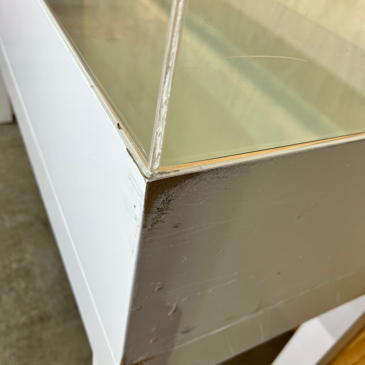 White Display Cabinet with Perspex Case and Two Shelf Options