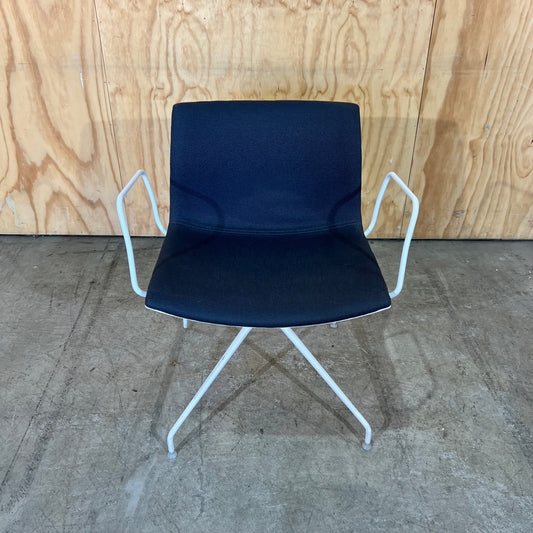 Arper Catifa 53 Meeting/Swivel chair - Blue