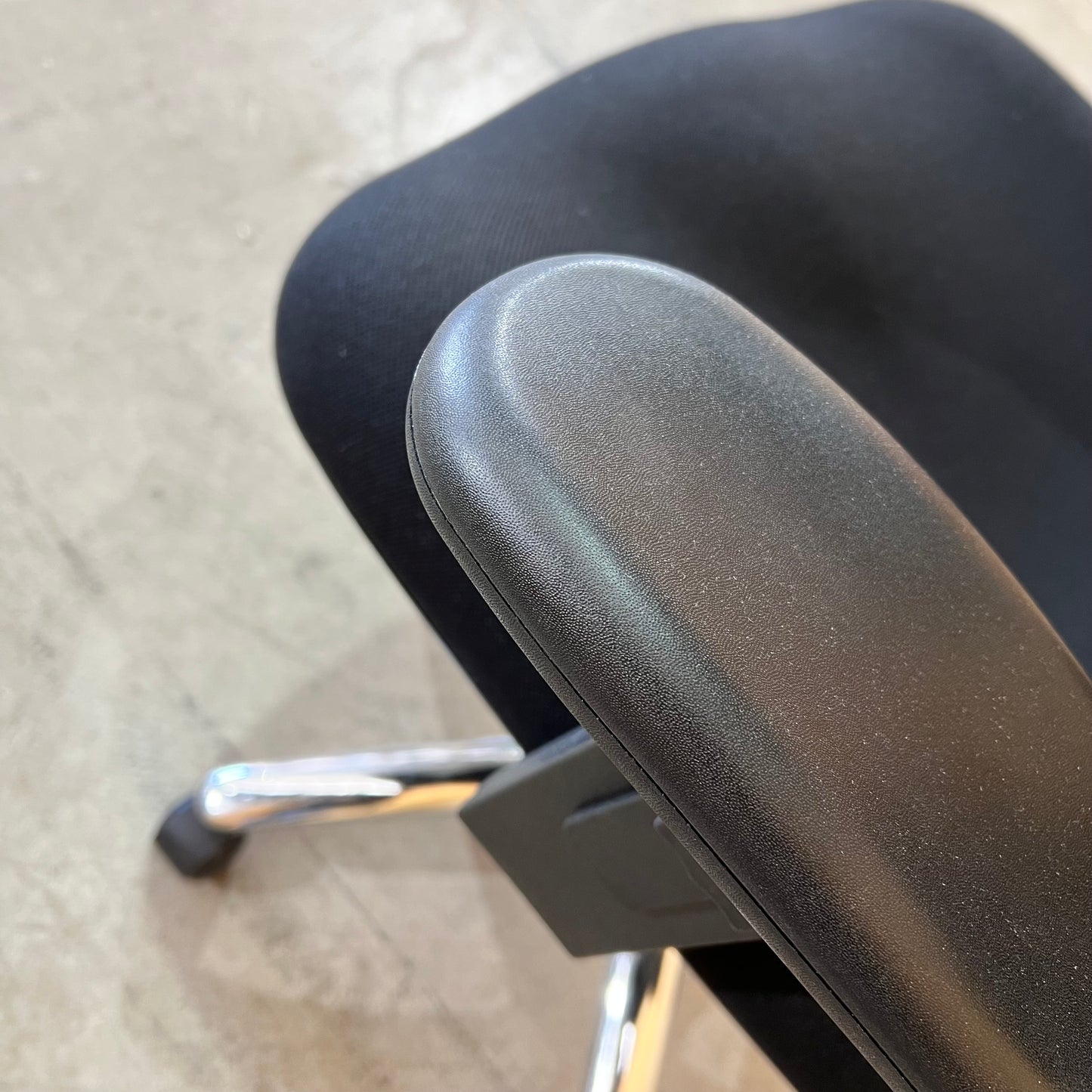 Professional Ergonomic Mesh Chair in Black
