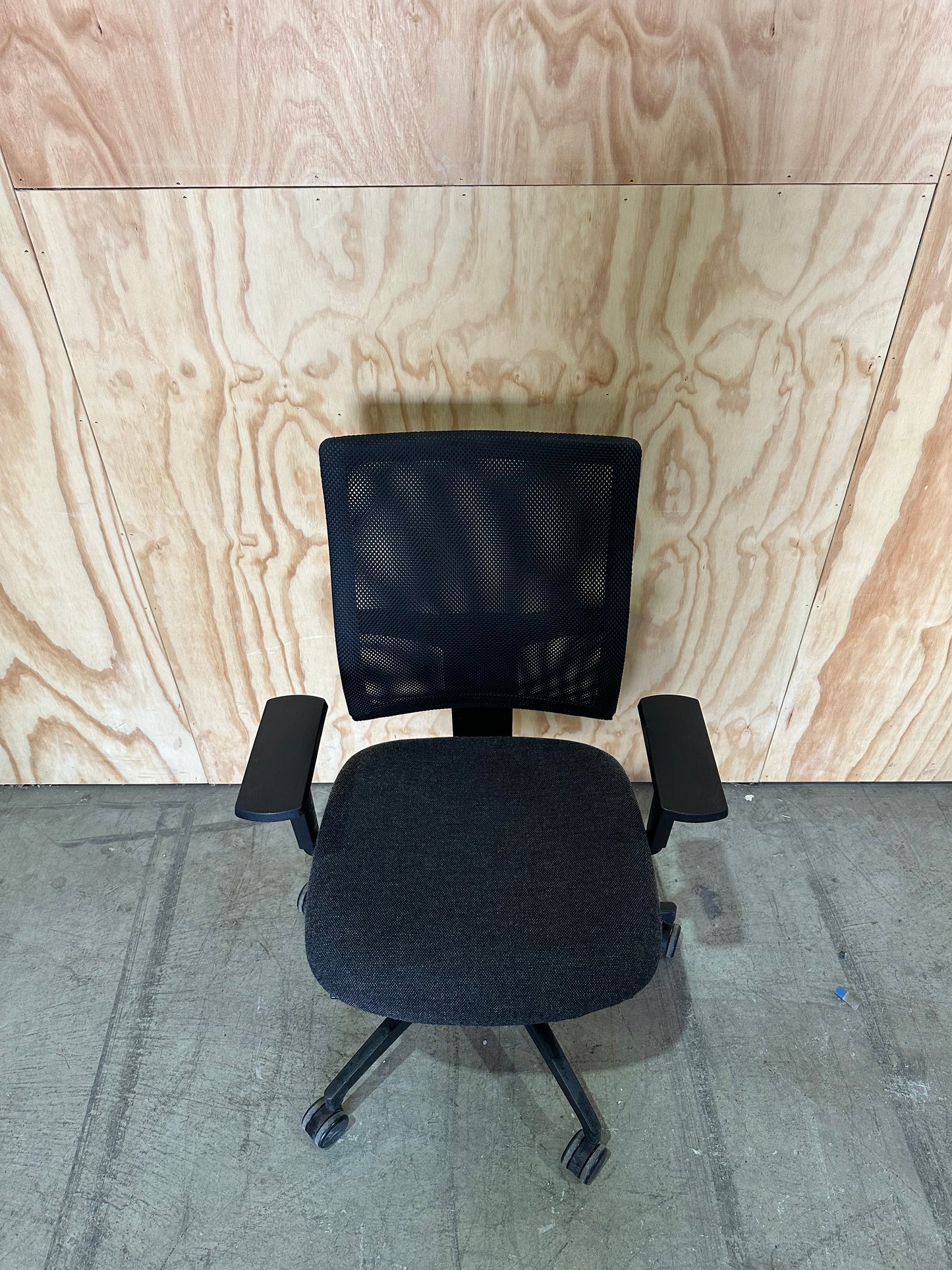 Indeed Task chair by Dauphin with Mesh Back