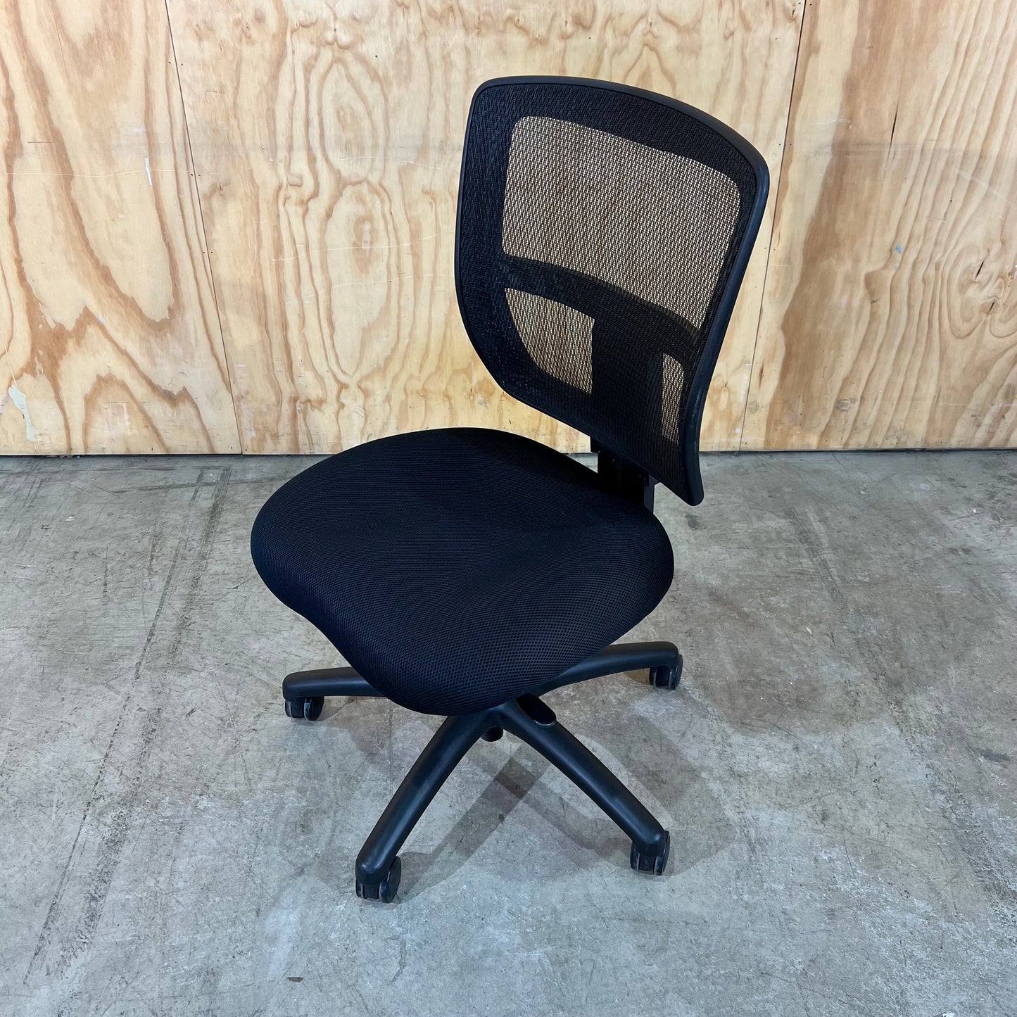 Black Mesh Task Chair