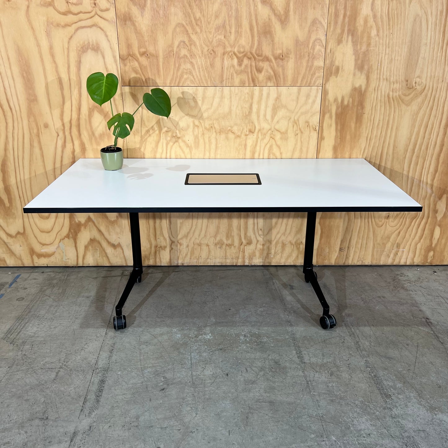 Thinking Works U.R Meeting Table on Castors with Cable Management