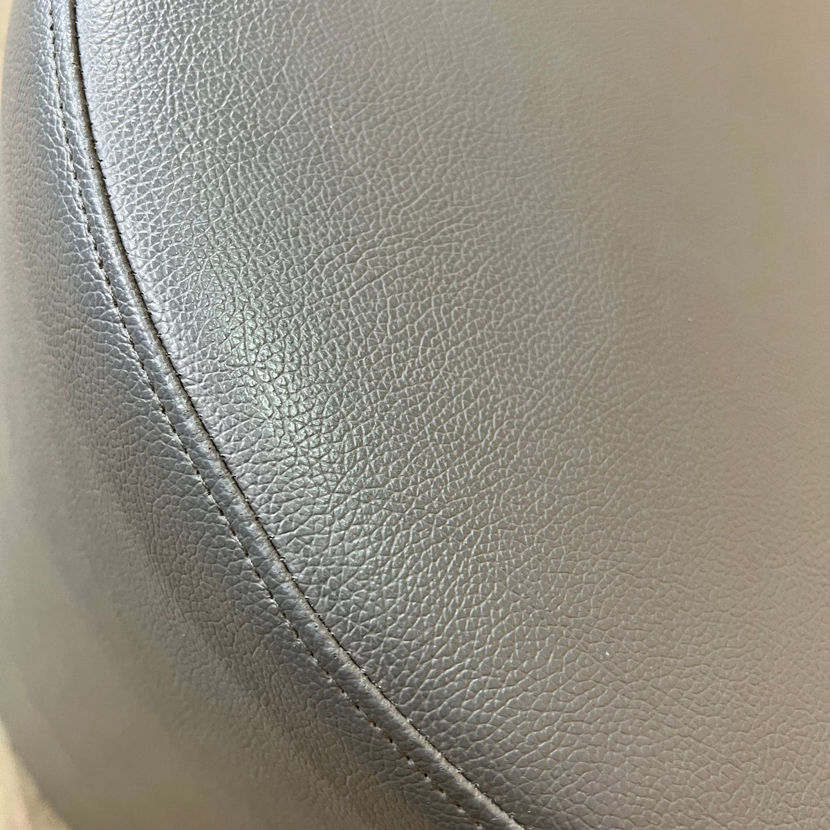 Round Vinyl Upholstered Stool/Ottoman