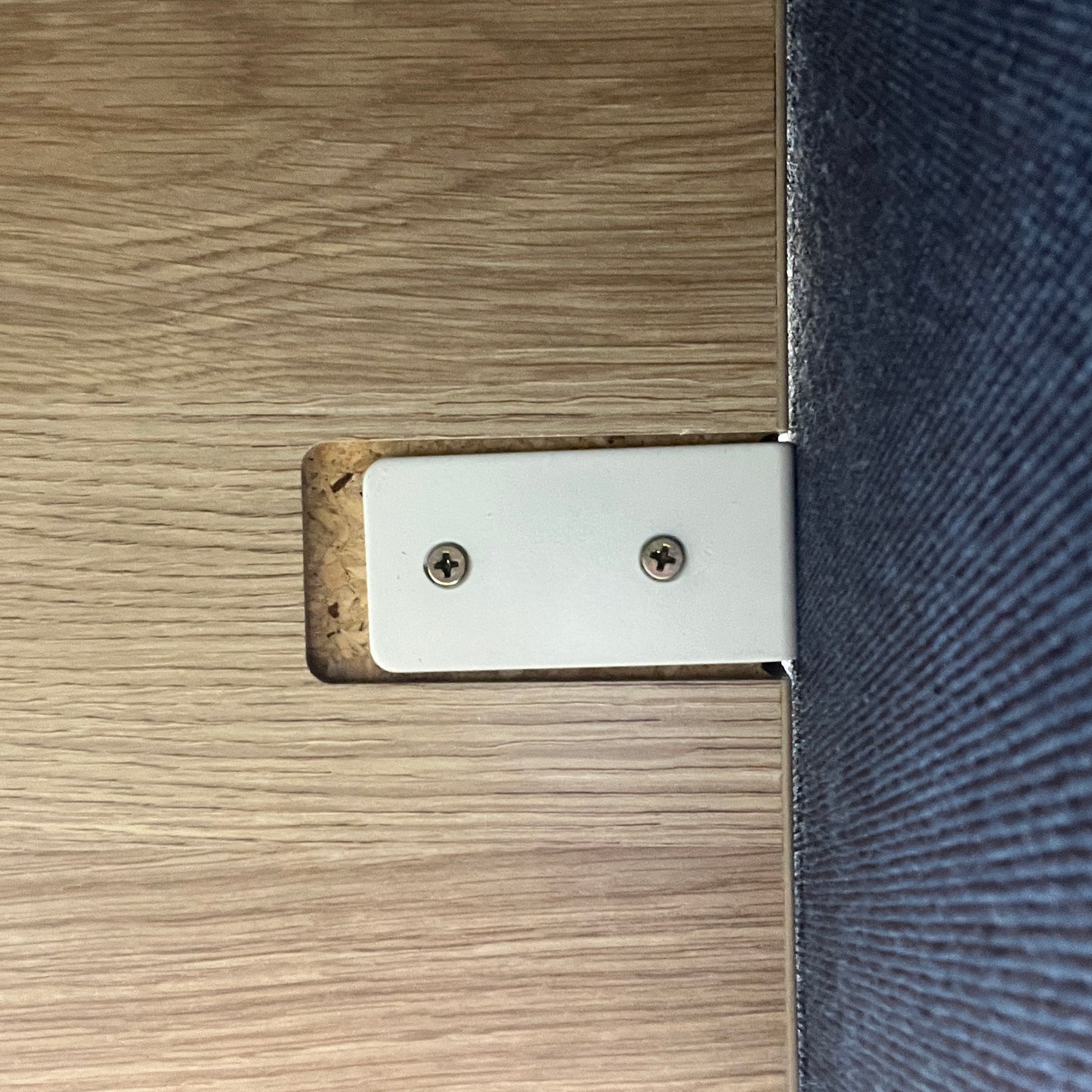 Zenith PRECINCT POD double sided in Blue with Wooden Laminate Desktop