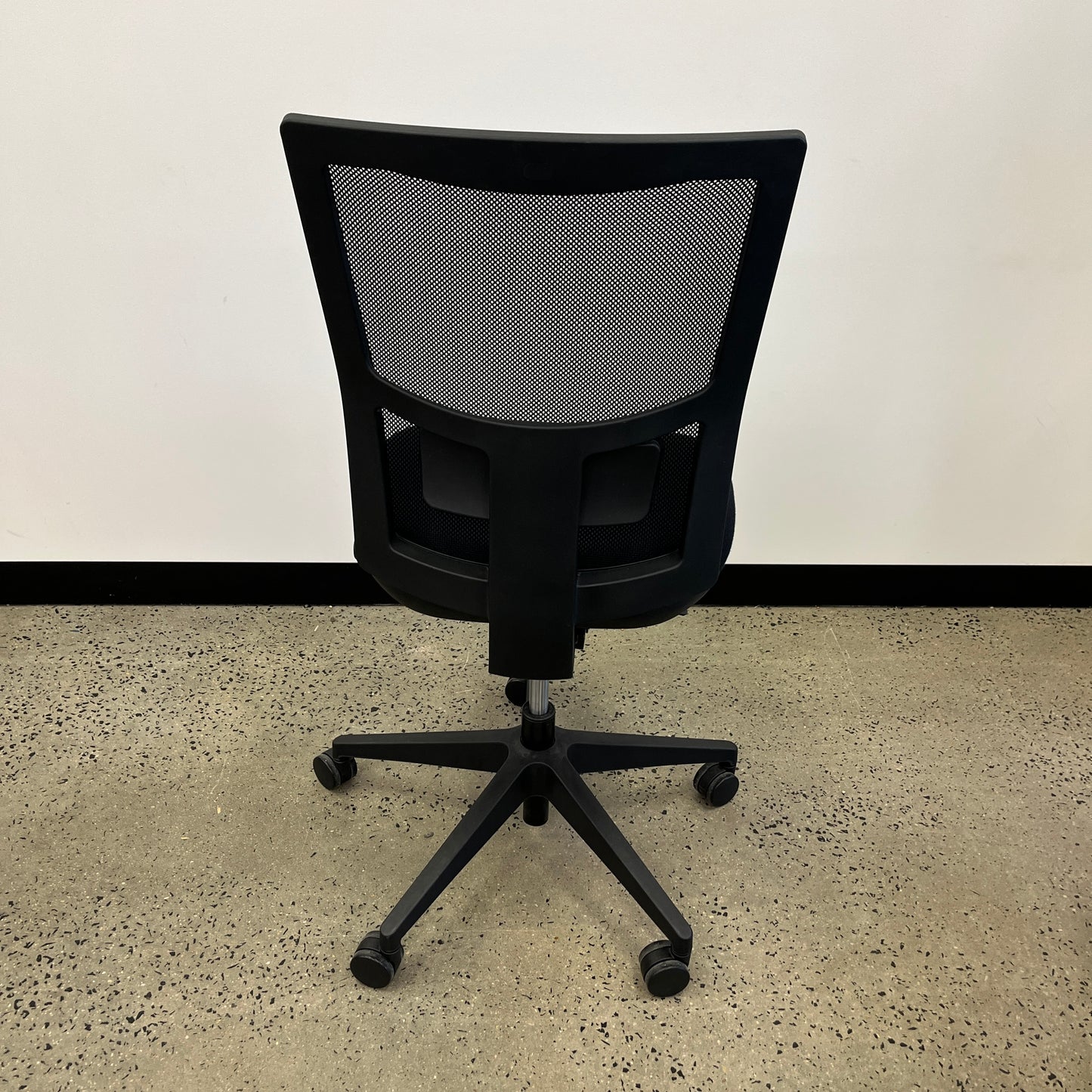Chair Solutions Team Air: Executive Black Mesh-back Office Chair
