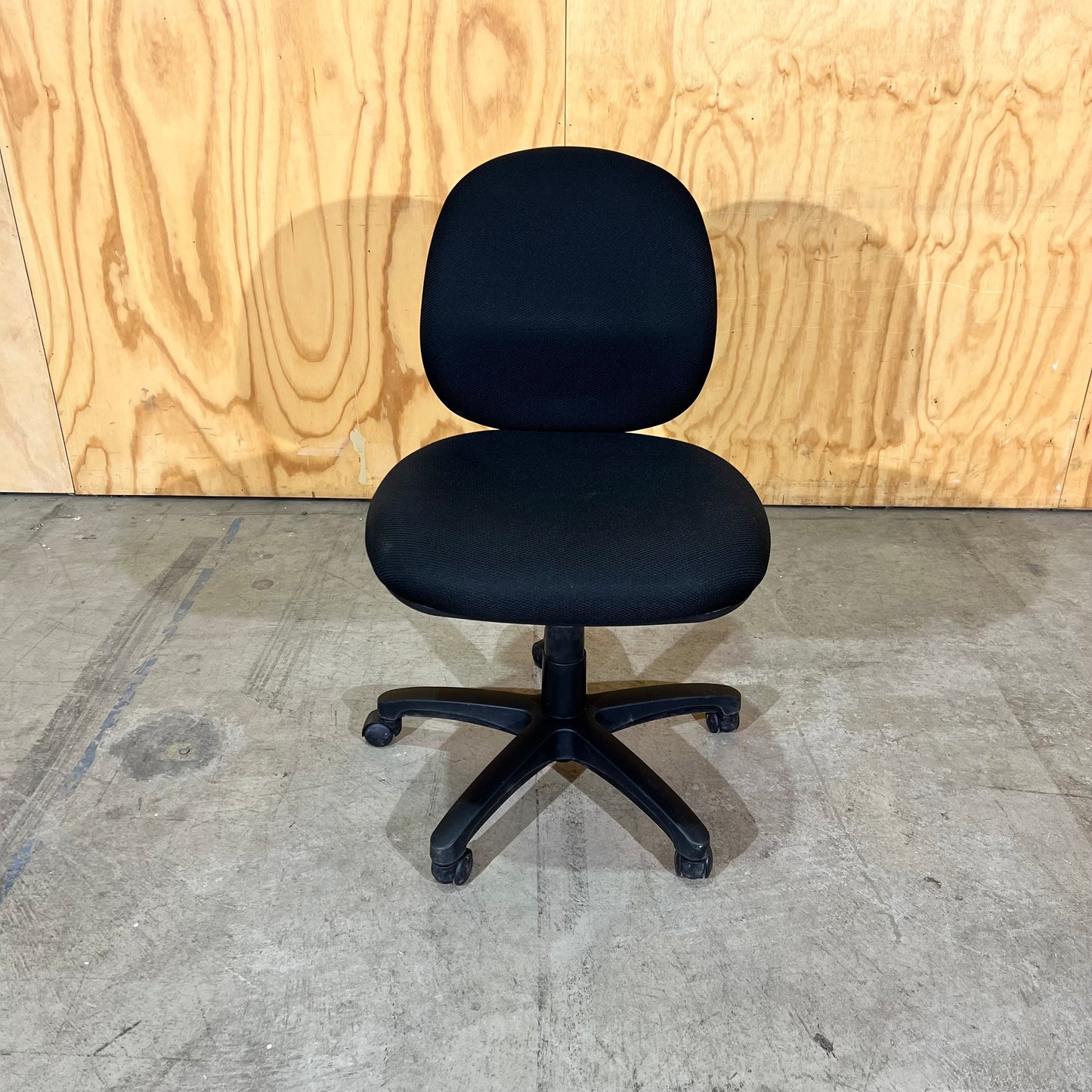 Pago Matrix Medium Backing Chair in Black