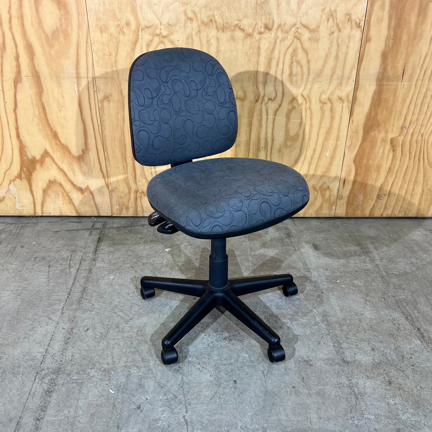 Grey Patterned Task Chair