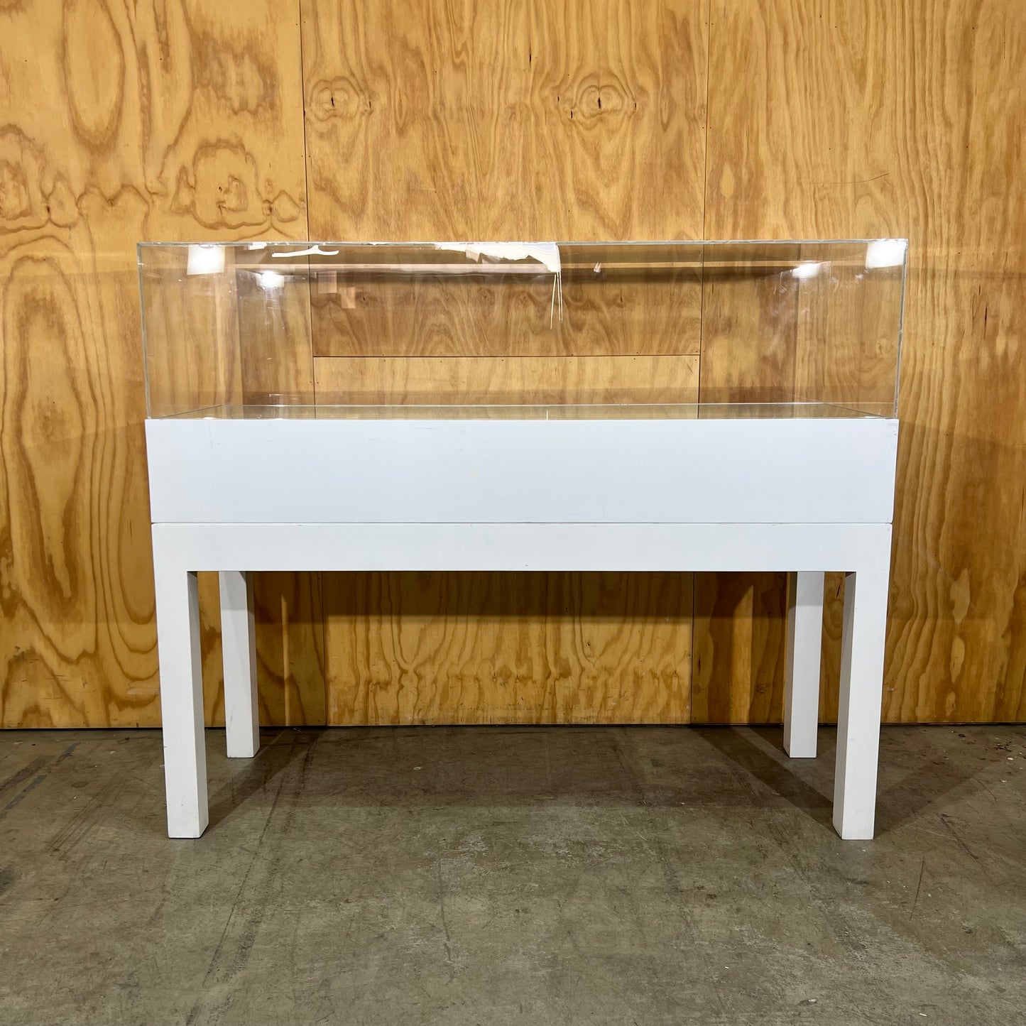 White Display Cabinet with Perspex Case and Two Shelf Options