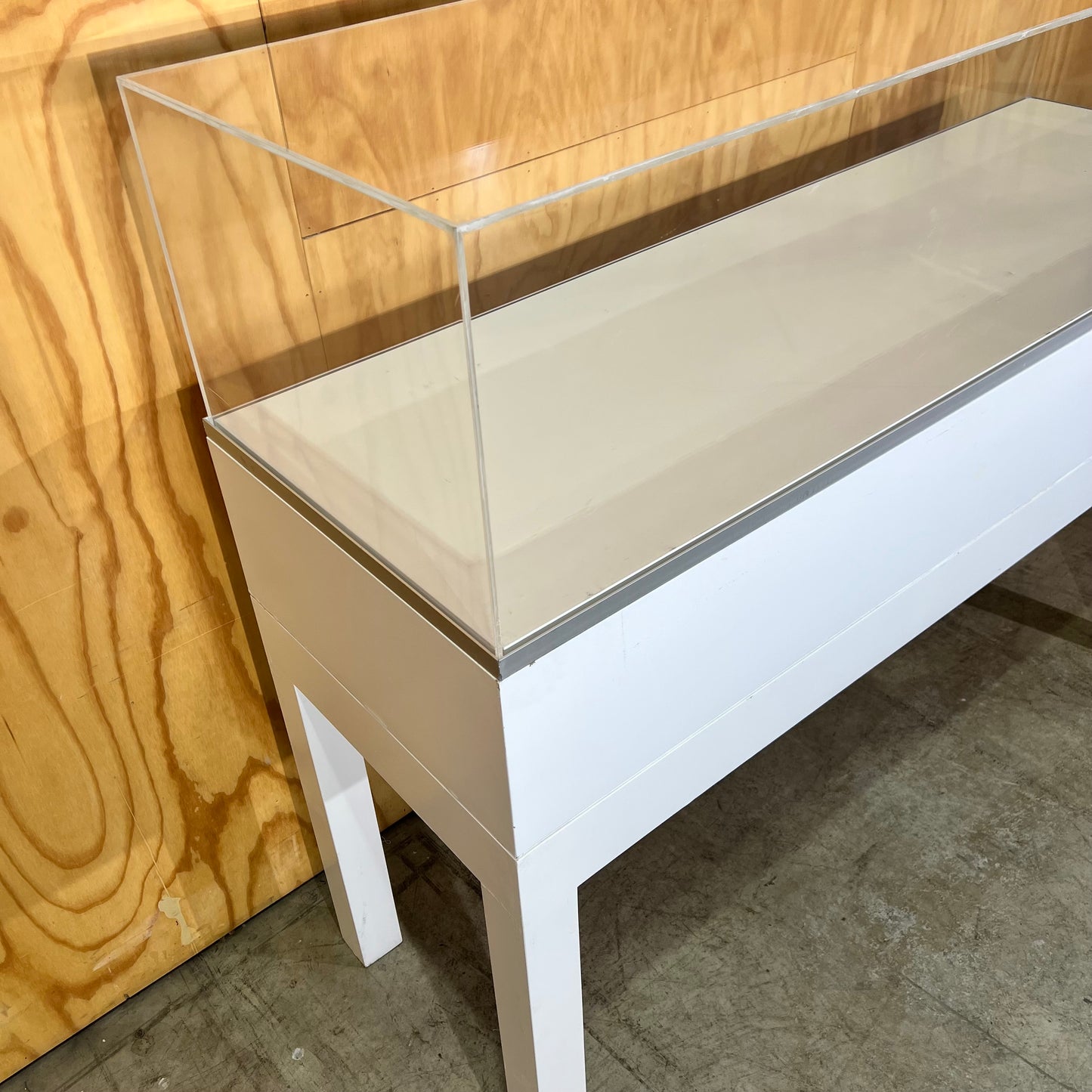 White Display Cabinet with Perspex Case and Two Shelf Options