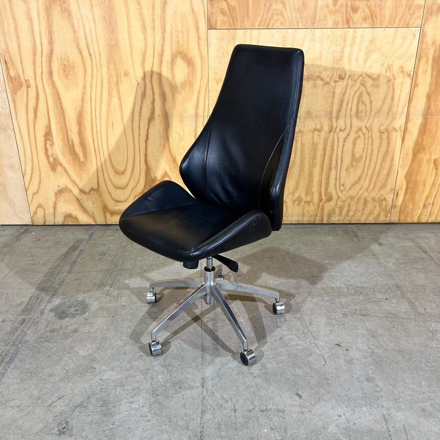 Tall Black Leather executive chair - no arms