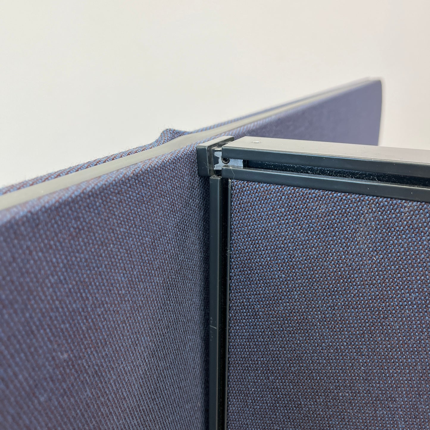 Zenith PRECINCT POD double sided in Blue with Wooden Laminate Desktop