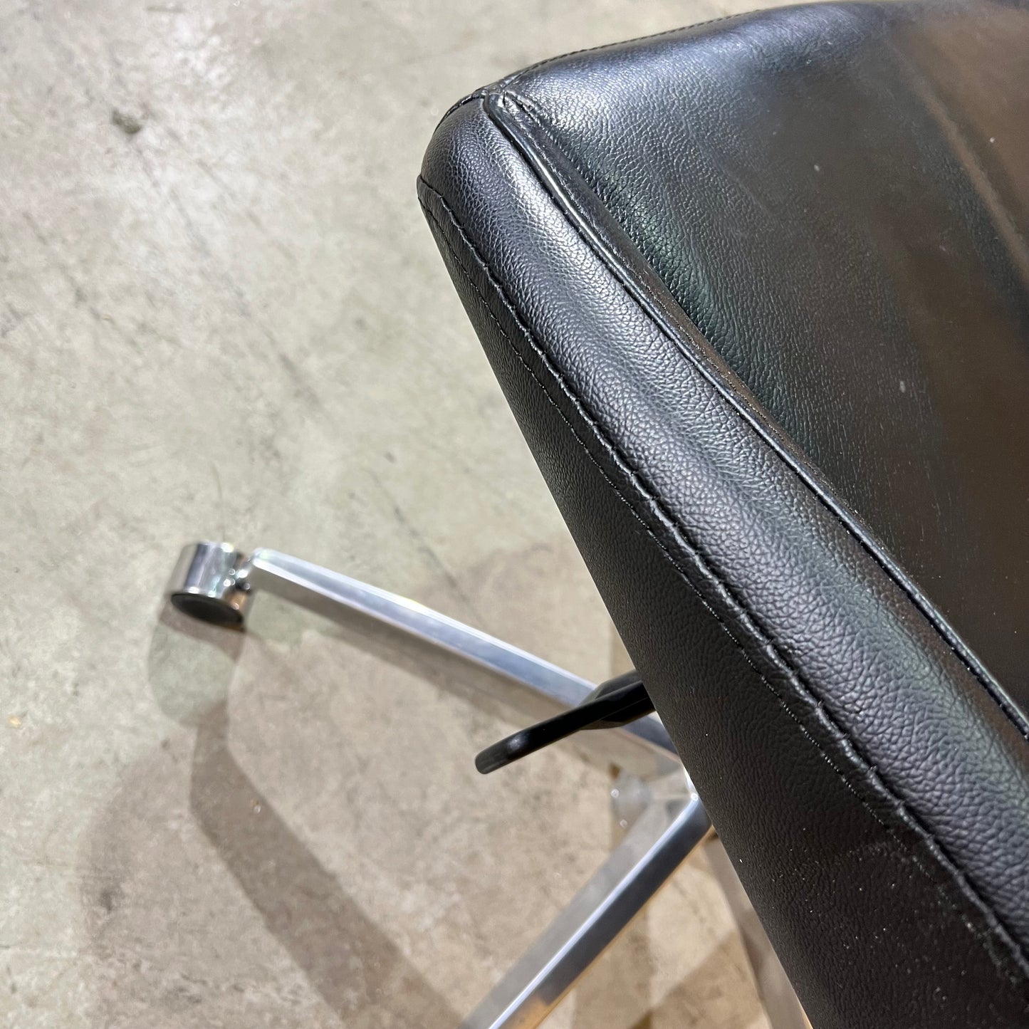 Tall Black Leather executive chair - no arms