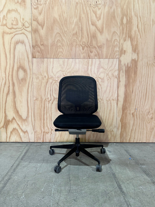 Vitra Medapal Swivel Chair in Black