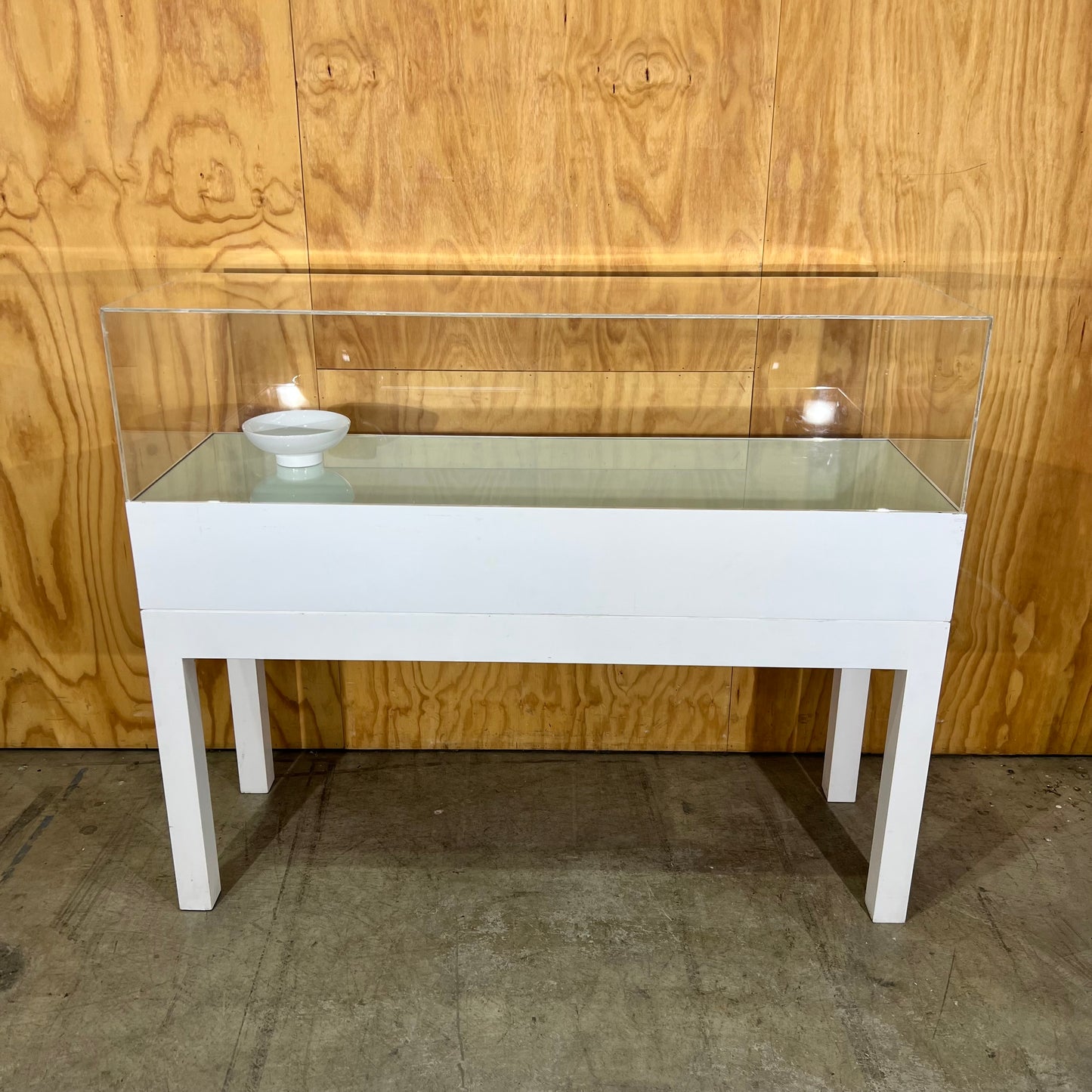 White Display Cabinet with Perspex Case and Two Shelf Options