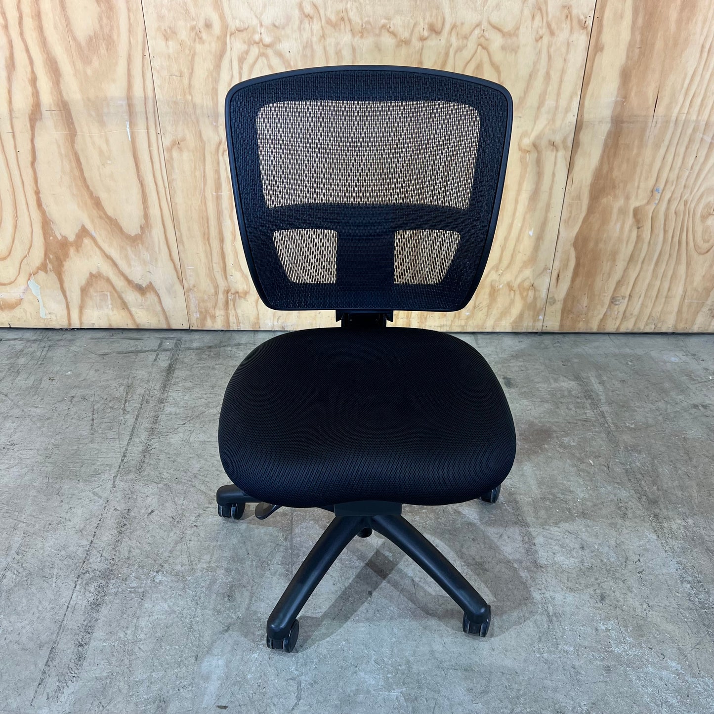 Black Mesh Task Chair