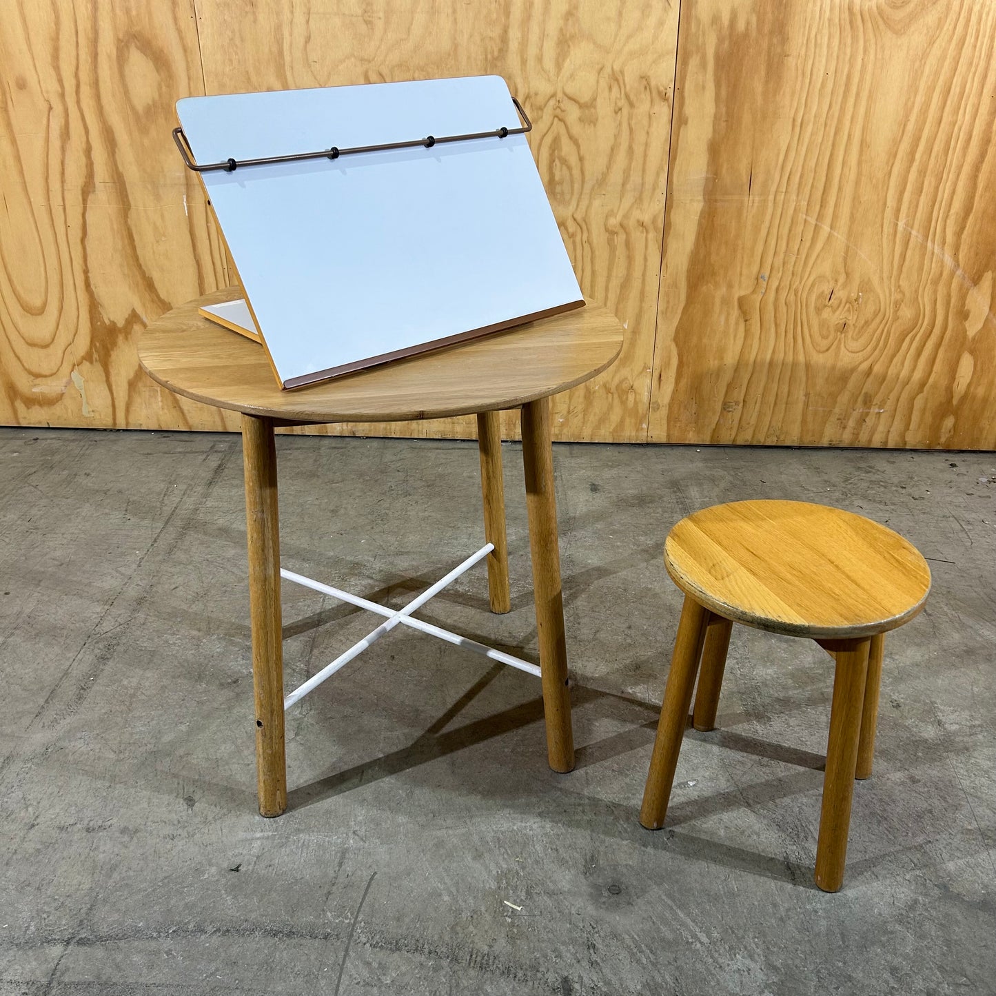 Therapod Drafting Board and Stand