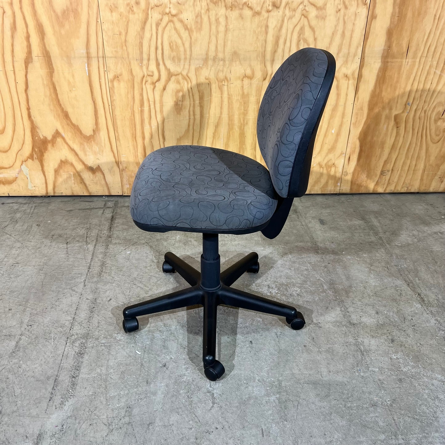 Grey Patterned Task Chair