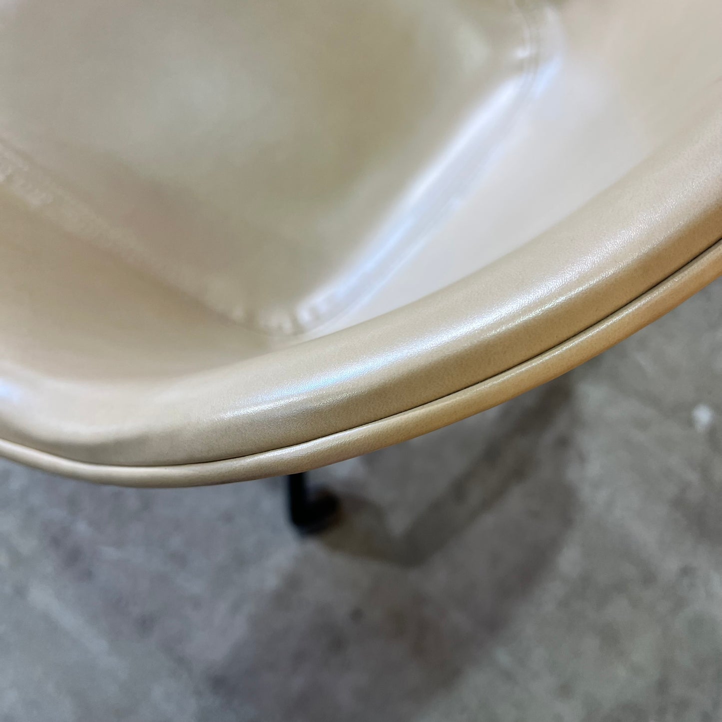 Vinyl Tub Chair by Donati (B Grade)