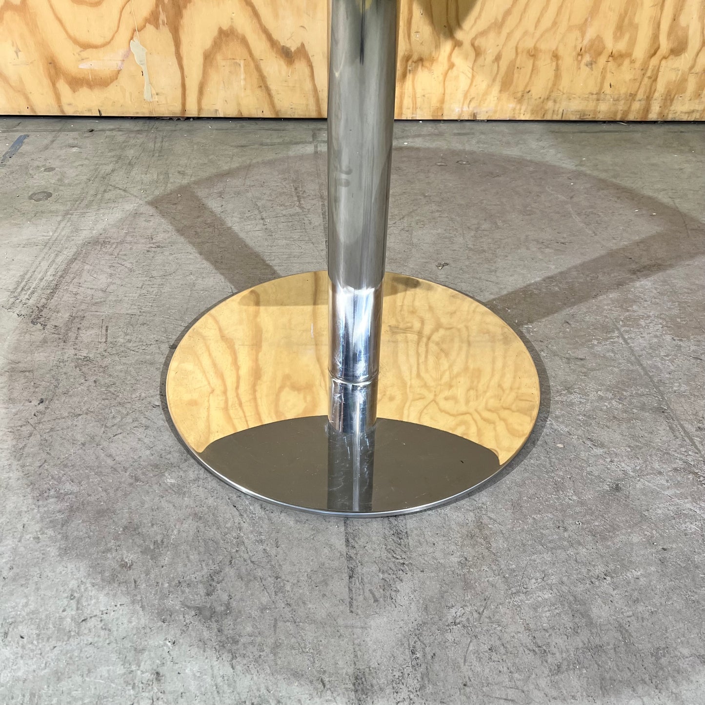 Classic White Round Table on Chrome Base