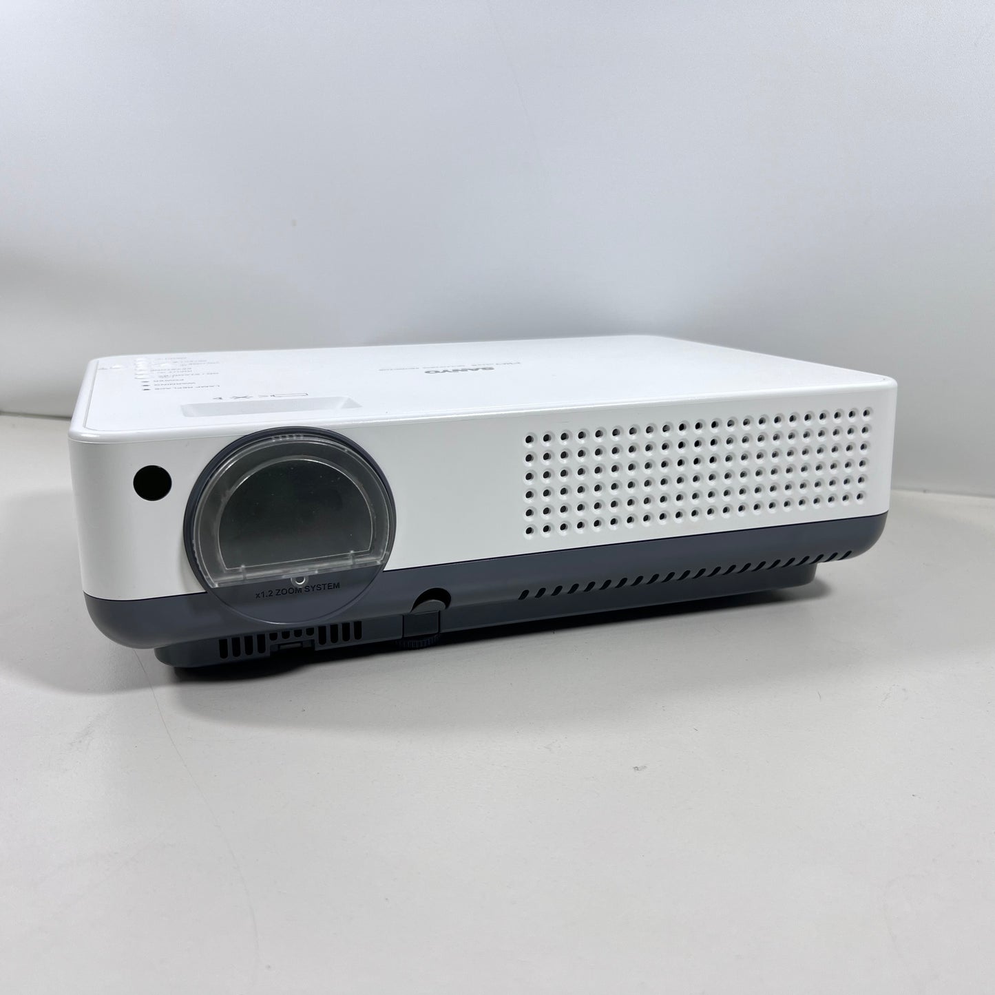 Sanyo Pro xtraX Multiverse Projector
