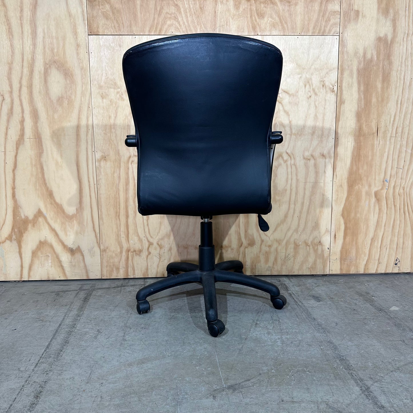 Pago Executive Mid-Back Office Chair