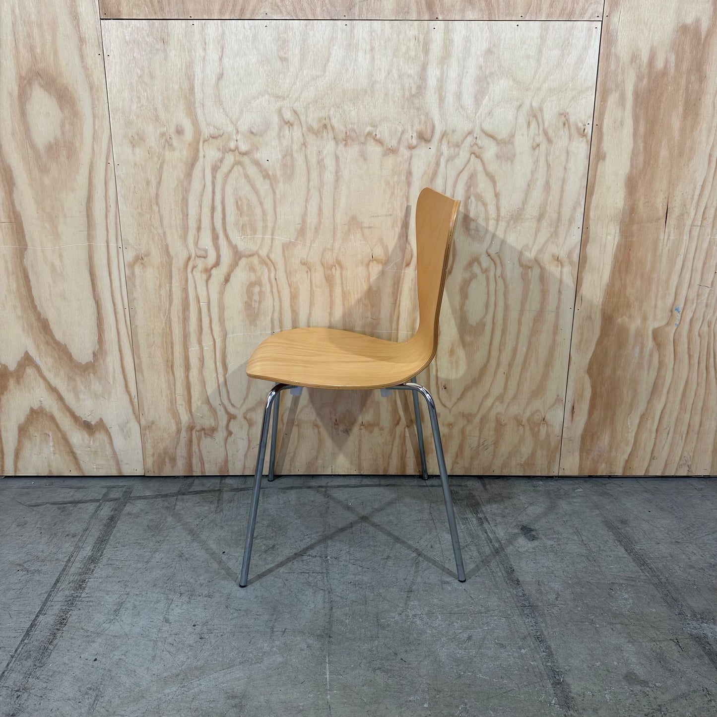 Replica Butterfly chair by Arne Jacobsen for Fritz Hansen