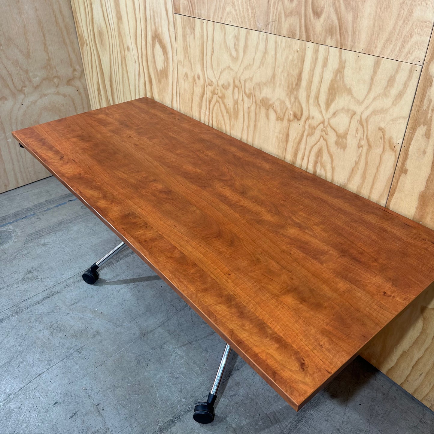 Bosen Office flip desk on castors