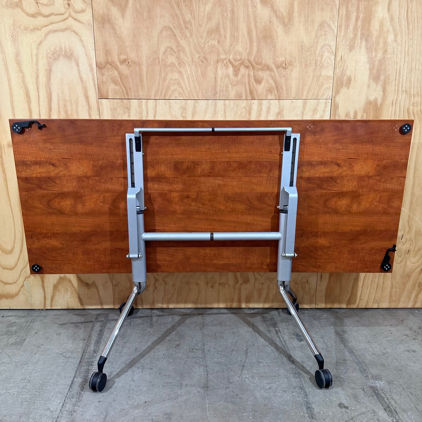 Bosen Office flip desk on castors