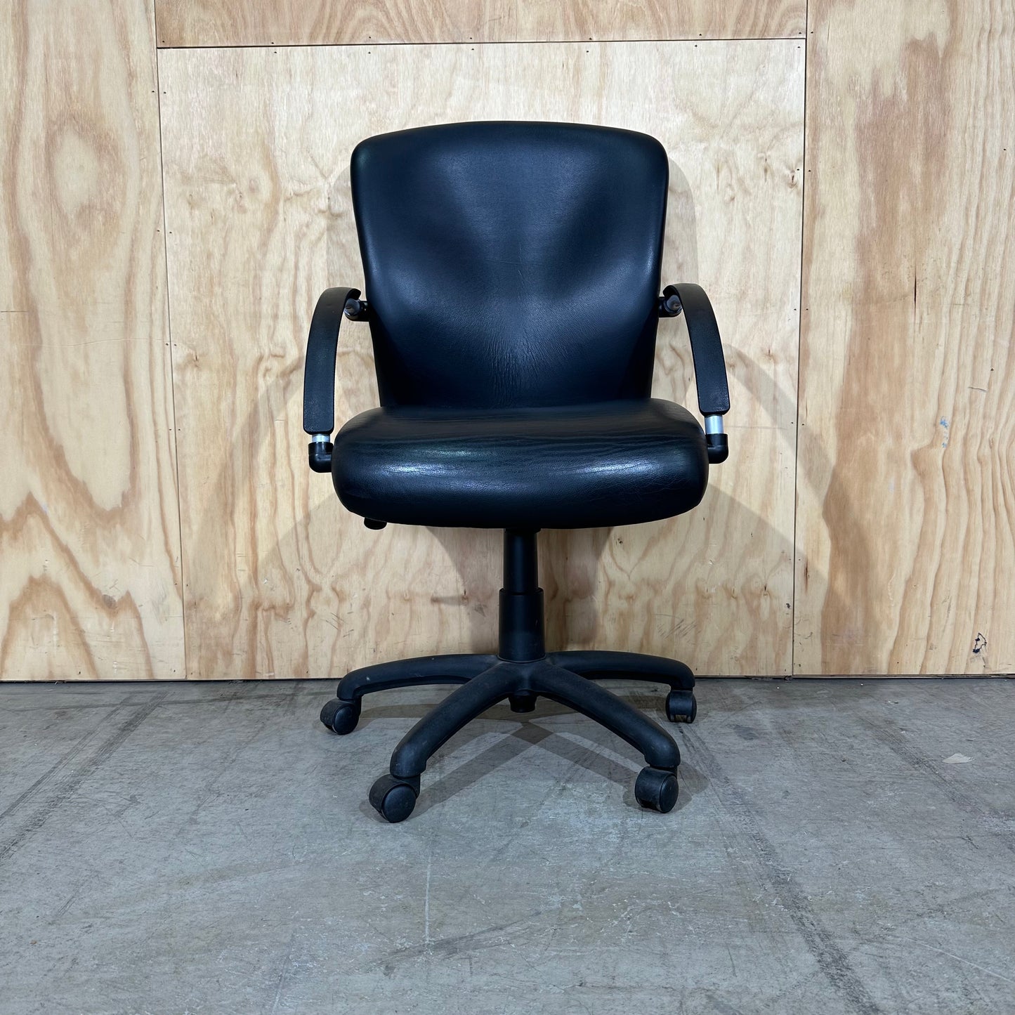 Pago Executive Mid-Back Office Chair