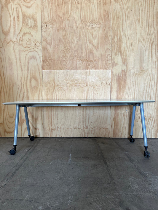 White Workstation on Castors