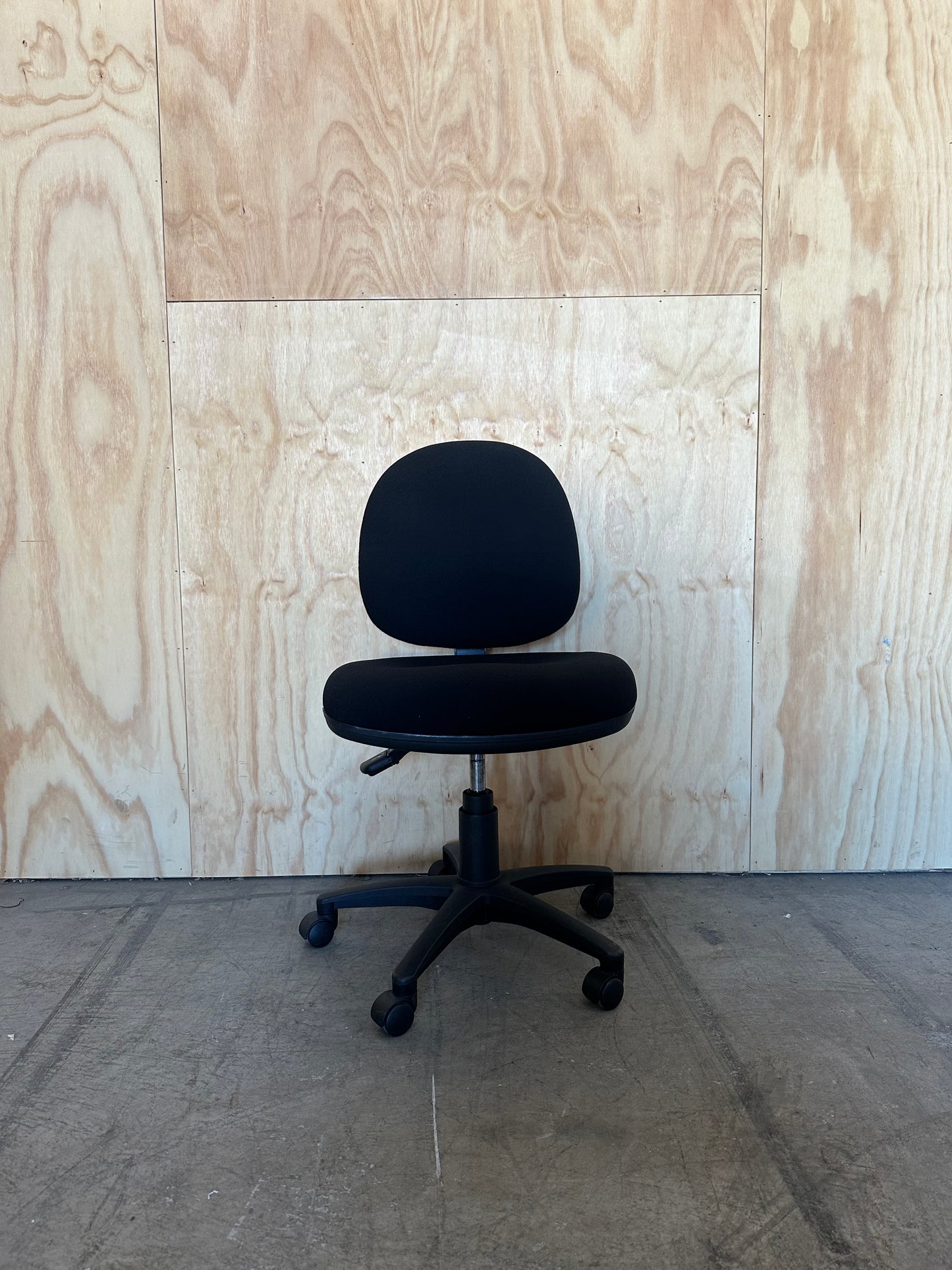 Black Standard Task Chair