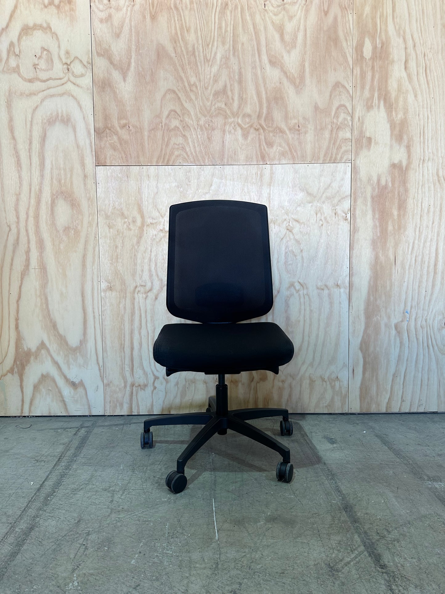 Black Mesh Back Chair