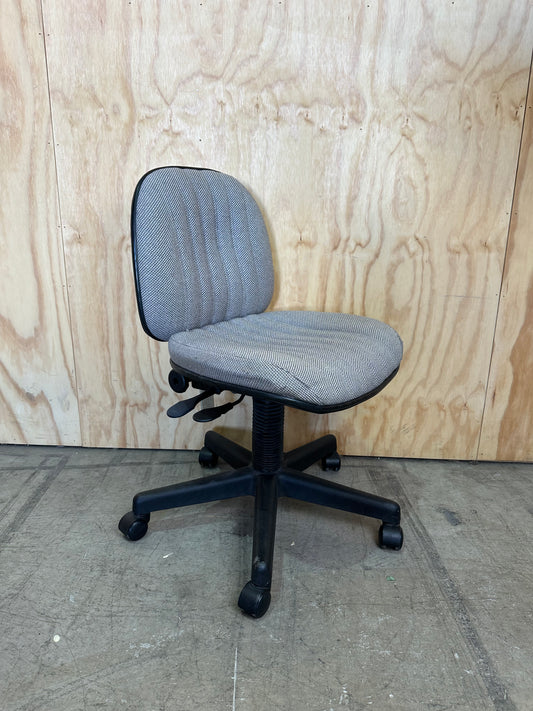Turnco Industries Grey/pastel coloured office chair